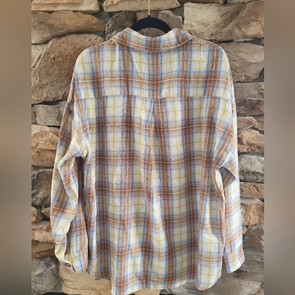 Womens Plaid Button-Up Shirt NWT - Picture 6 of 6
